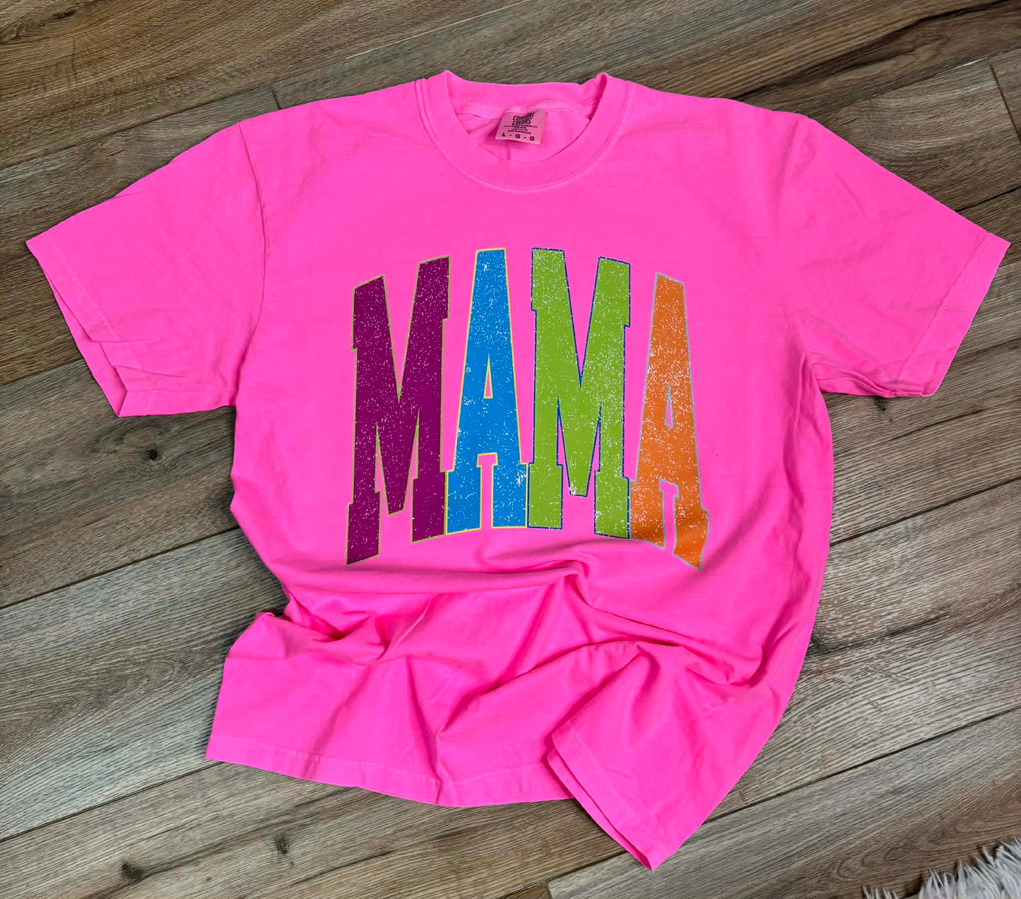 Neon MAMA Tee | Retro Bold Letter Tee